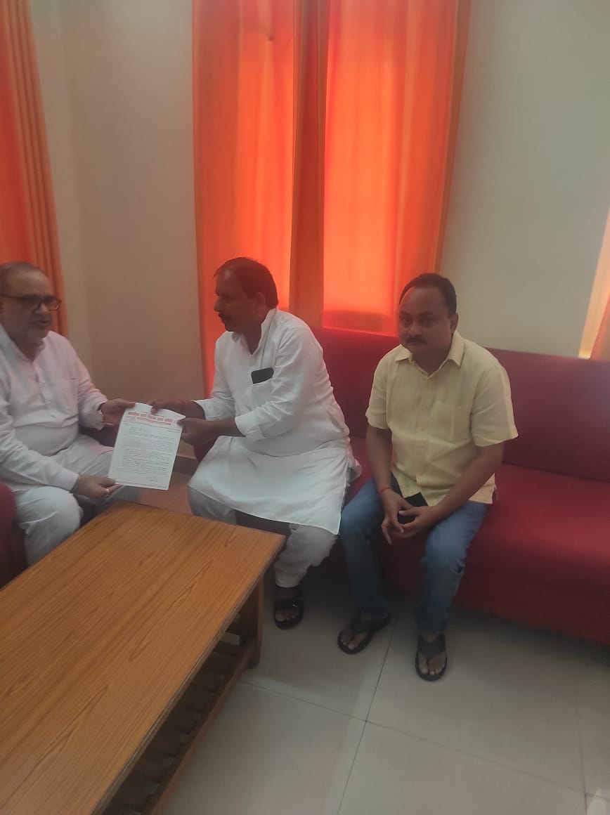 <a href="/blsanthosh/">B L Santhosh</a> We are UP's #adhocteachers and BJP workers.District presidents, MLAs, MPs of all districts of Purvanchal know us well as workers. Our salary has been withheld for one year without any order. The future of the family and children is being ruined.Please take note.