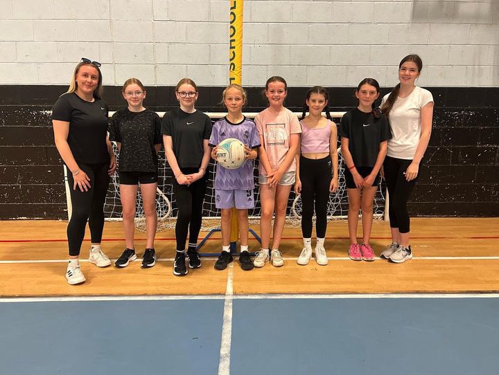 NetballTayside's tweet image. Let’s talk last week⭐️

We had an AMAZING amount of netball in the area for our juniors 
With camps in Arbroath, Montrose and a highly success camp in Dundee organised by Jane Morris!
We need a HUGE shoutout to our young leaders/ volunteers/ coaches who made these happen!