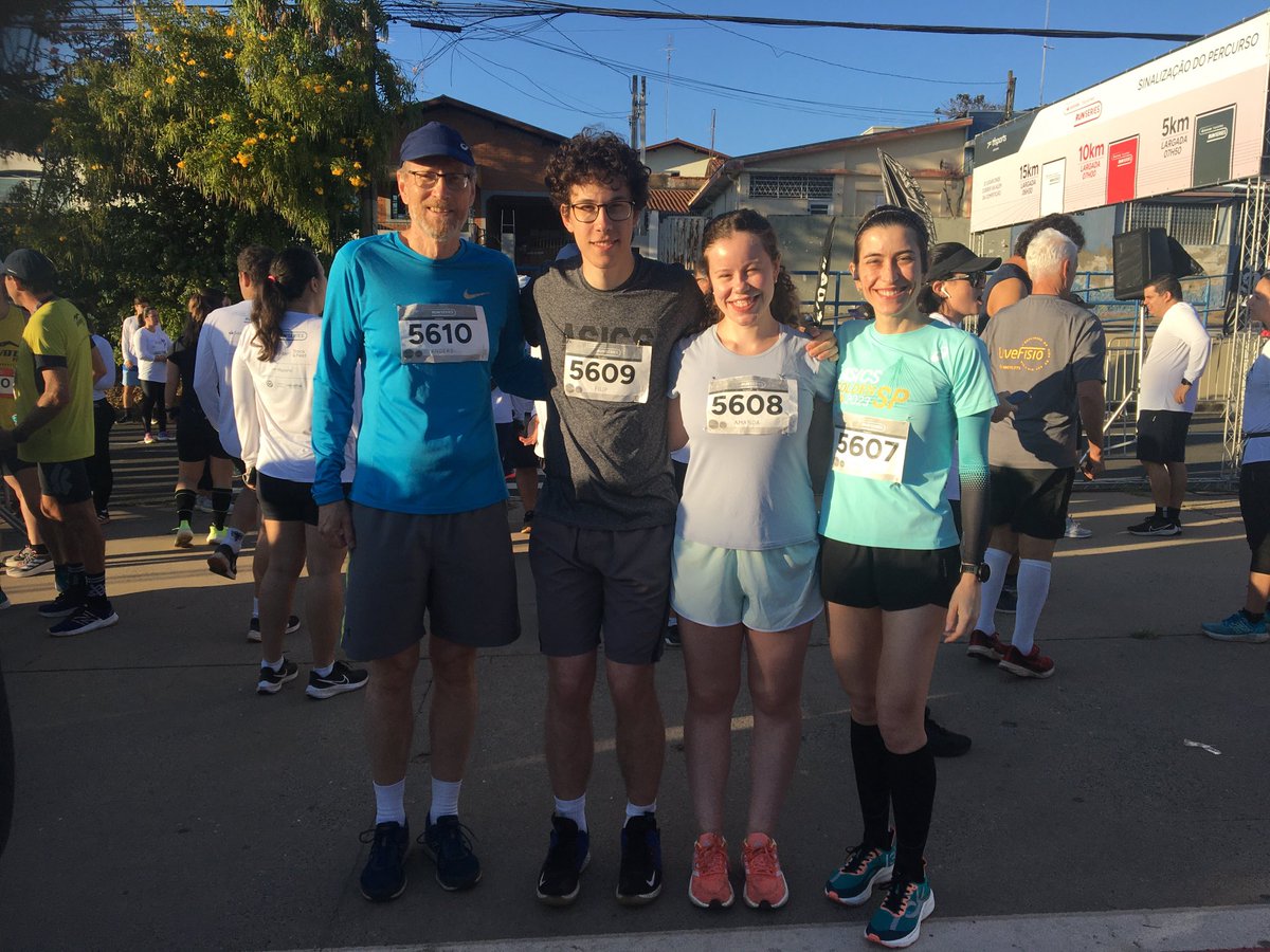 cambvace's tweet photo. Hardworking Sunday for family in #Campinas #RunSeries #5Km #resting on the way back https://t.co/F86sbK6ZGE