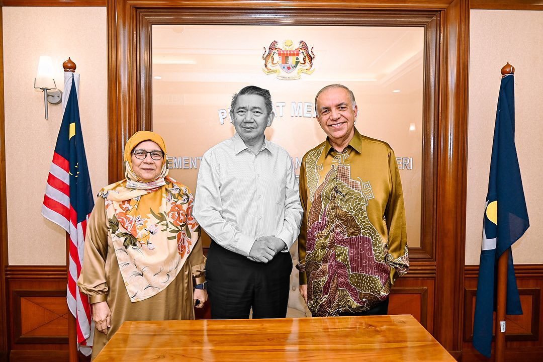 Jasamu akan sentiasa dikenang.

Khidmat yang tidak ternilai oleh Datuk Seri Salahuddin Ayub sebagai Menteri Perdagangan Dalam Negeri dan Kos Sara Hidup telah diukir di dalam sejarah MYDIN.

(1961 - 2023)