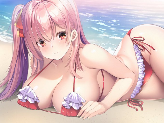 7月のマコちゃんは…ビーチで水着ねそべり～～! 