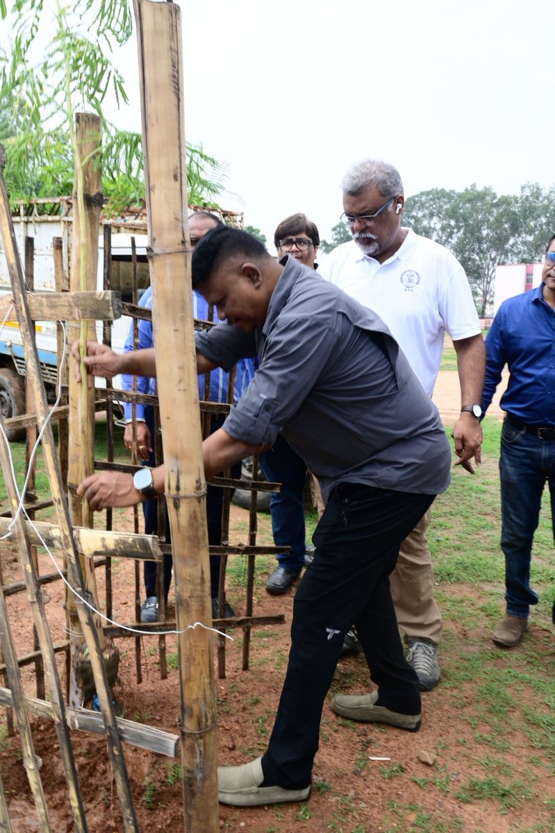 DOXRanchi's tweet photo. DOX "Plant for the Planet" - 500 Trees were planted on Saturday 15th July at the grounds behind Model ITI, Itki Road, Ranchi. @budhiaa @UtsavParasar @MinochaAlok @suyashkhemka @rahulbh68421284 @Jay_Sinha @niteshpriya   @jesuitschools @JesuitAlumni @jaaindia @JharkhandVan https://t.co/wbkhuNWD48