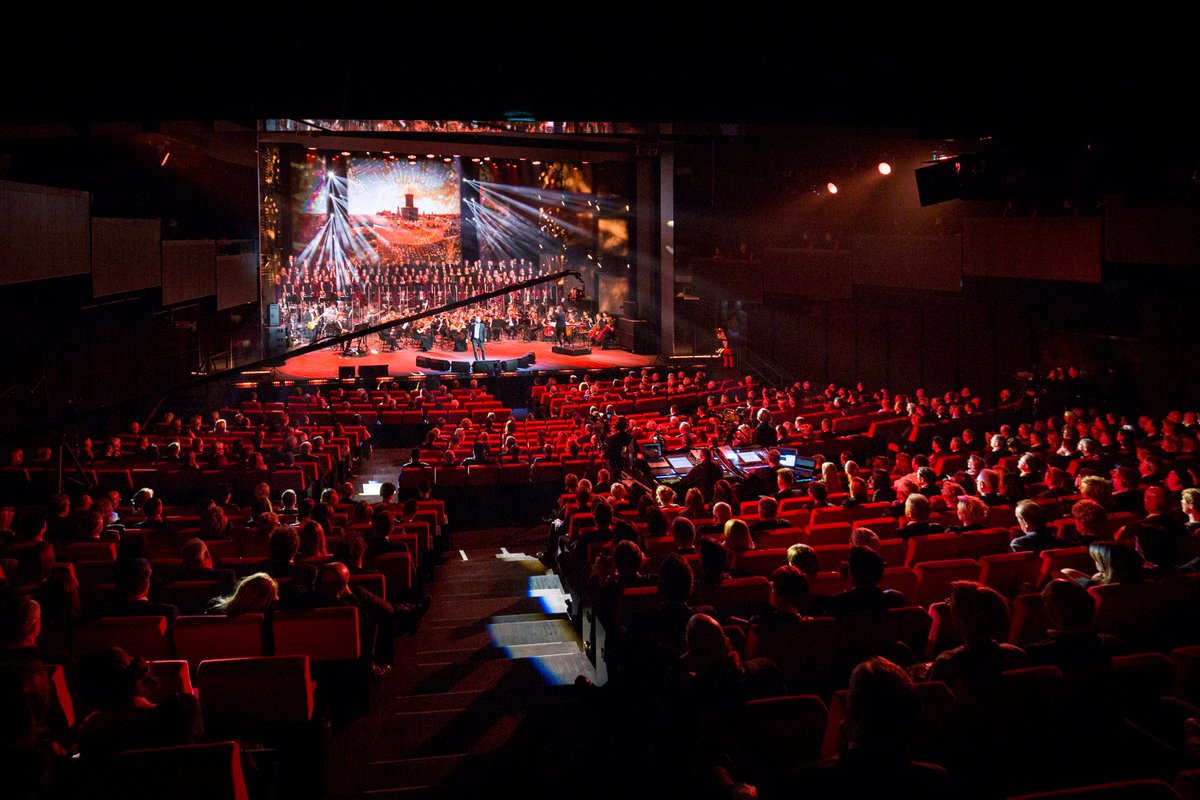 csklublin's tweet photo. 🏛️Czy wiesz, że Sala Operowa CSK posiada drugą co do wielkości scenę w Polsce i Europie, zaraz po @Opera_Narodowa❓🎇

✅490 m2 powierzchni
✅699 miejsc w ustawieniu bankietowym
✅942 miejsca w ustawieniu teatralnym

#csklublin #salaoperowacsk #operanarodowa https://t.co/DAGWpeULra