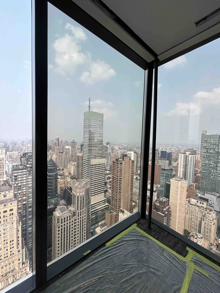 getLayr's tweet image. Loving the 🏙️ 👀 views from our latest project on Park Avenue!  3M Prestige 40 is a workhorse to reduce excess heat and glare, with a natural aesthetic profile.  #layr #parkavenue #midtown #NYC