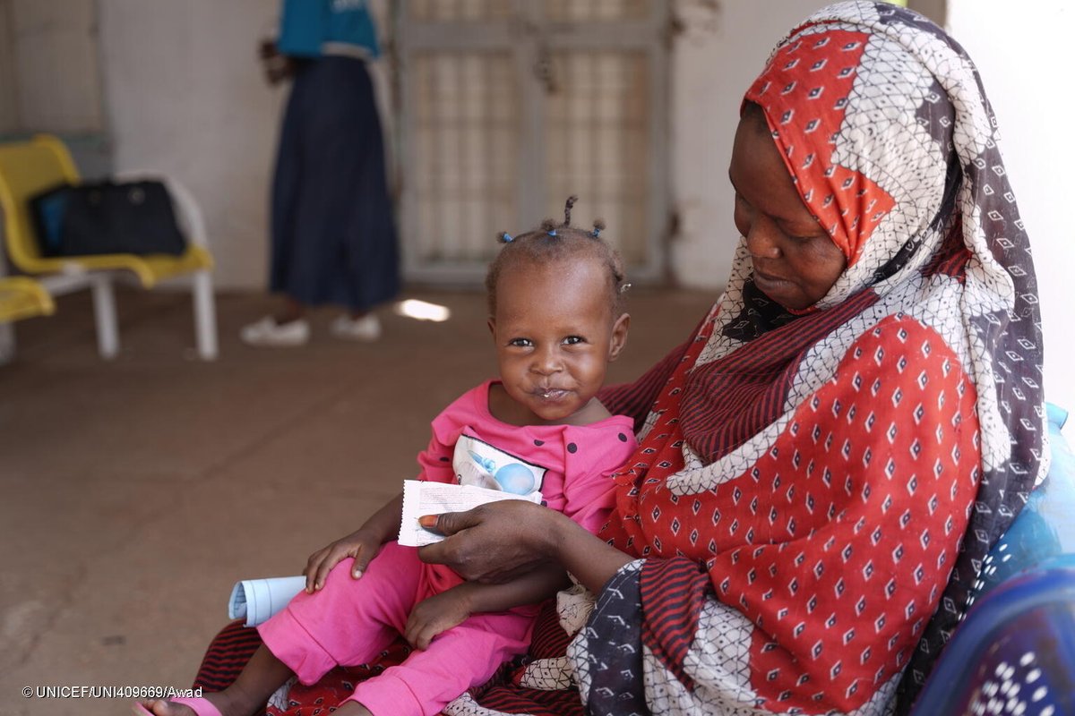 UNICEF's tweet photo. Baby Mona is enjoying a sachet of ready-to-use therapeutic food at a UNICEF-supported health centre in Sudan.

Children are bearing the brunt of the malnutrition crisis due to ongoing conflict.

UNICEF is on the ground scaling up health and nutrition services for every child. https://t.co/390TiW20ws