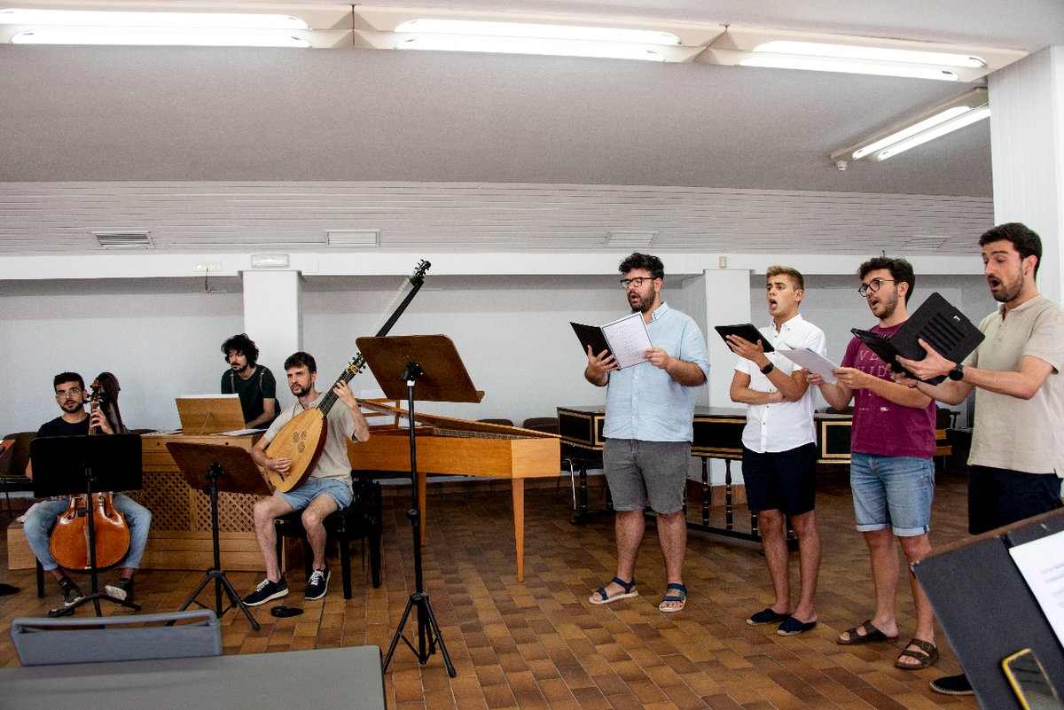 FestivalGranada's tweet photo. 🎶 La Academia Barroca del Festival de Granada, dedicada al estudio e interpretación del repertorio barroco, esta edición ha centrado sus contenidos en el trabajo técnico, estilístico y estético de obras de Bach. Repertorio con el que luego nos han deleitado en el Festival | #CMF https://t.co/b4om91jeF0