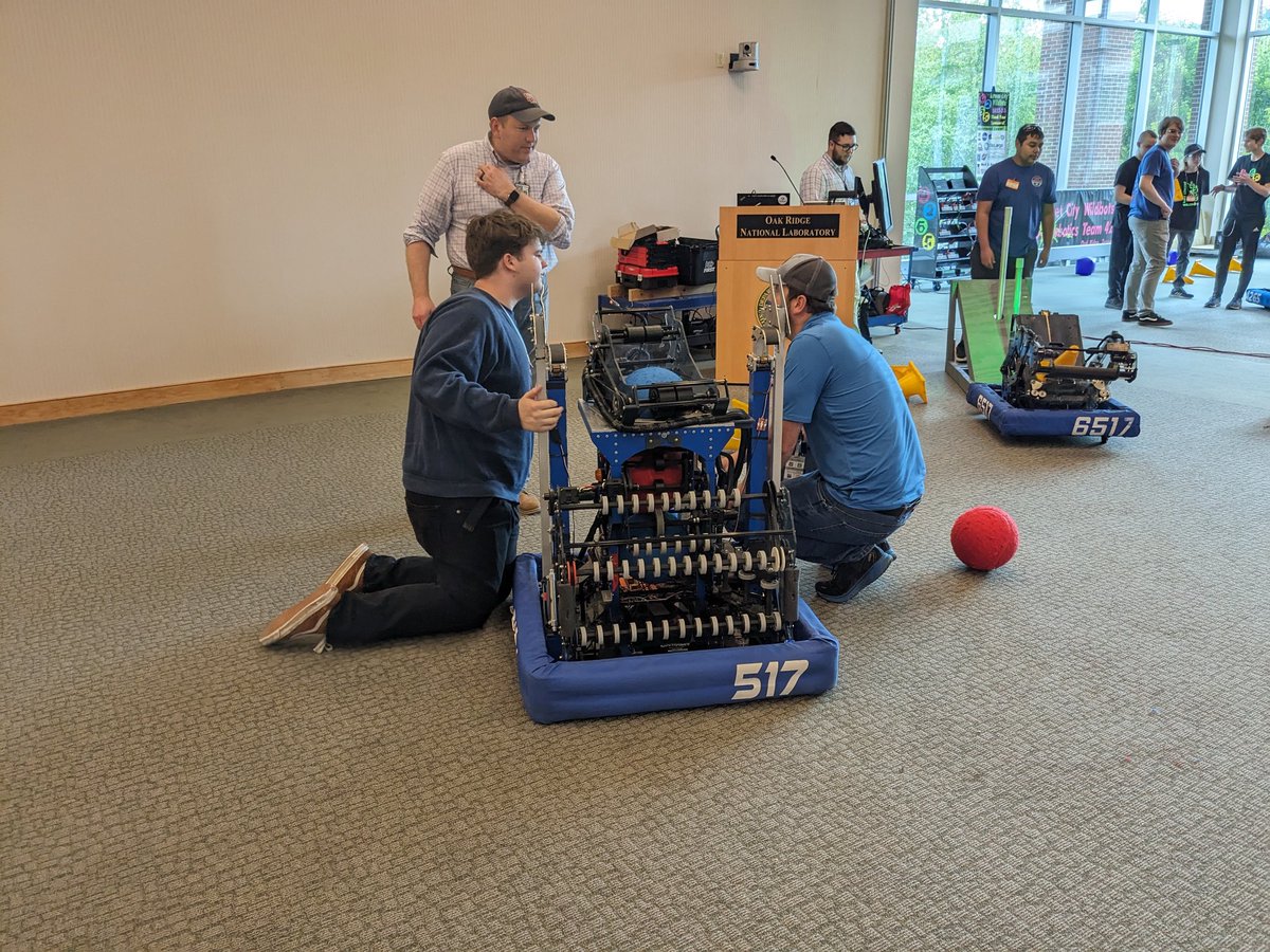 SDHS_Robotics's tweet image. We had so much fun showing off robots at Take Your Child to work day at @ORNL. We got the chance to hang with our friends @frc4265 and roane county robotics. We even got to see what our alumni are working on and tour the super computer!!