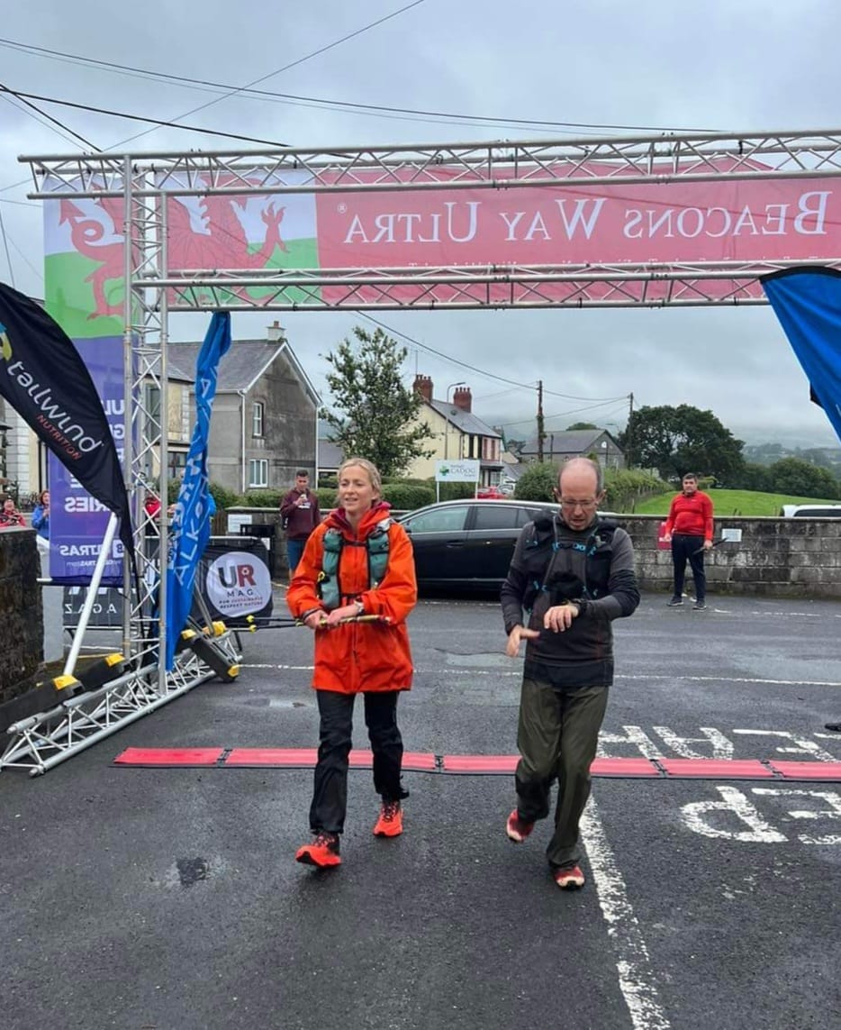 Clara's 2023 just keeps getting better, as she claimed another ultra victory in her longest race to date 🥇🏆🥳

Only 23 finished the gruelling 100km GB Ultras Beacons Way event in horrendous conditions 💦

Clara crossed the line alongside Henry in 18:56:17.

🔴🔵

#GBUltras