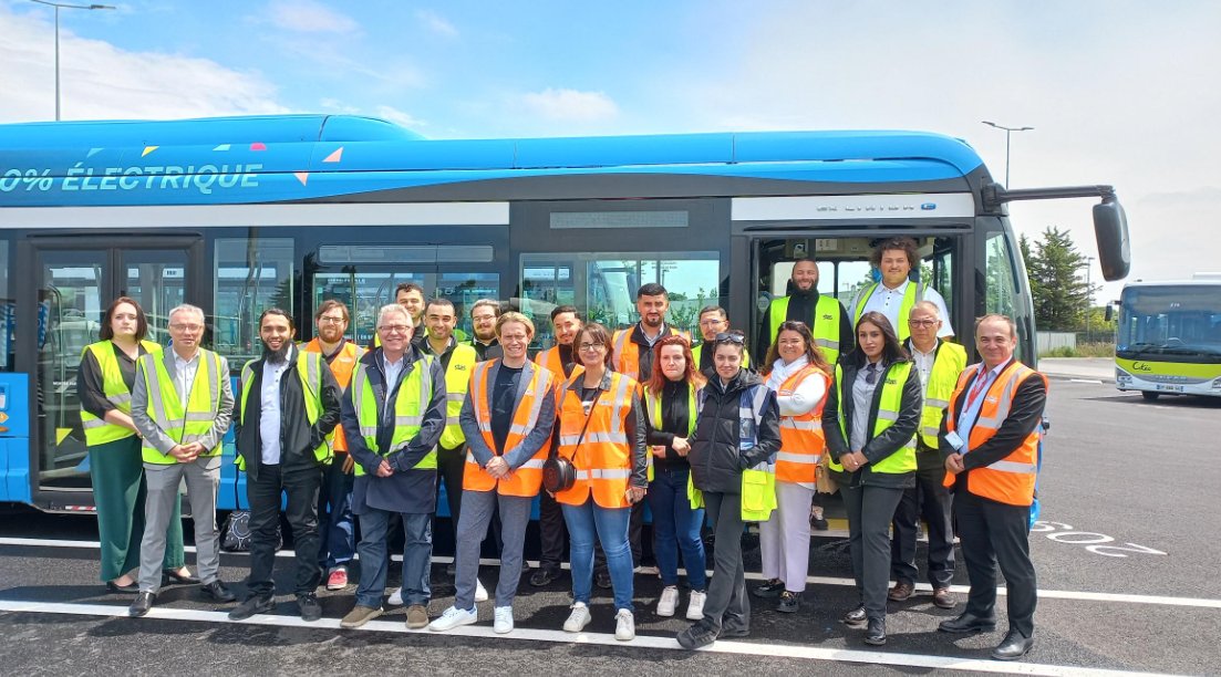 transdevFR's tweet photo. 🎊Félicitations aux 18 apprentis du CAP Agent d’Accueil, de #Conduite Routière et #Transport de #Voyageurs (AACRTV) du CFA Académie by Transdev ! 

Qu’ils soient de #CITEA à Valence, la @STAS_Officiel à Saint Etienne ou @Transdev Marne et Ourq à #Meaux, ils ont tous passé les épreuves avec brio, 100 % de réussite !  
➡️https://t.co/513CLvGp5k
