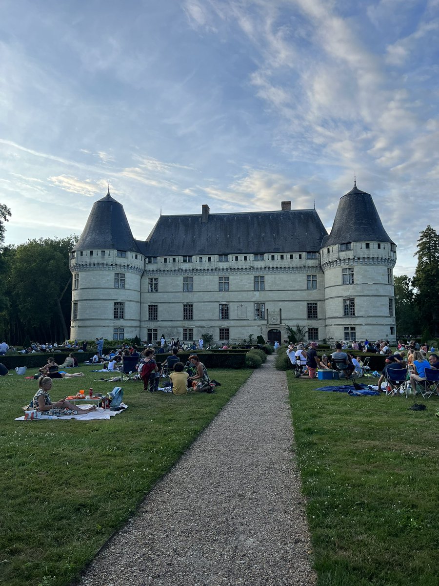 Soirée d’été au Château de l’Islette ☀️🌸 #ValdeLoire #MagnifiqueFrance