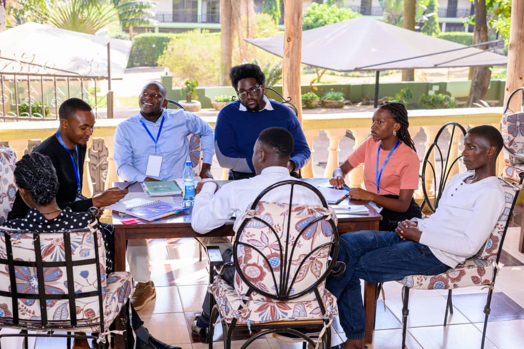 guildiuiukc's tweet photo. PROUD MOMENT 
"We can revamp our nation by restructuring our minds as leaders, empathetic away from being selfish to combat corruption and poor service delivery" says @MagalaFred6 
@iuiu_kc_law

Representing At
Leadership Advancement Program
Funded By @unifogUg &amp; @KasUganda https://t.co/WQoDyAc8o8