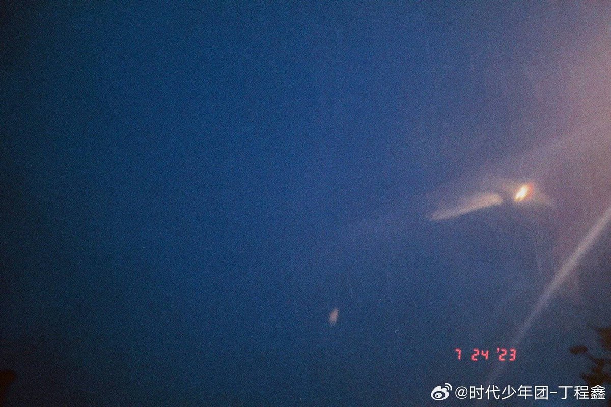 Dxcy_224's tweet photo. 딩청신 댓글 下雨了！ https://t.co/GYVTJTdDd9
