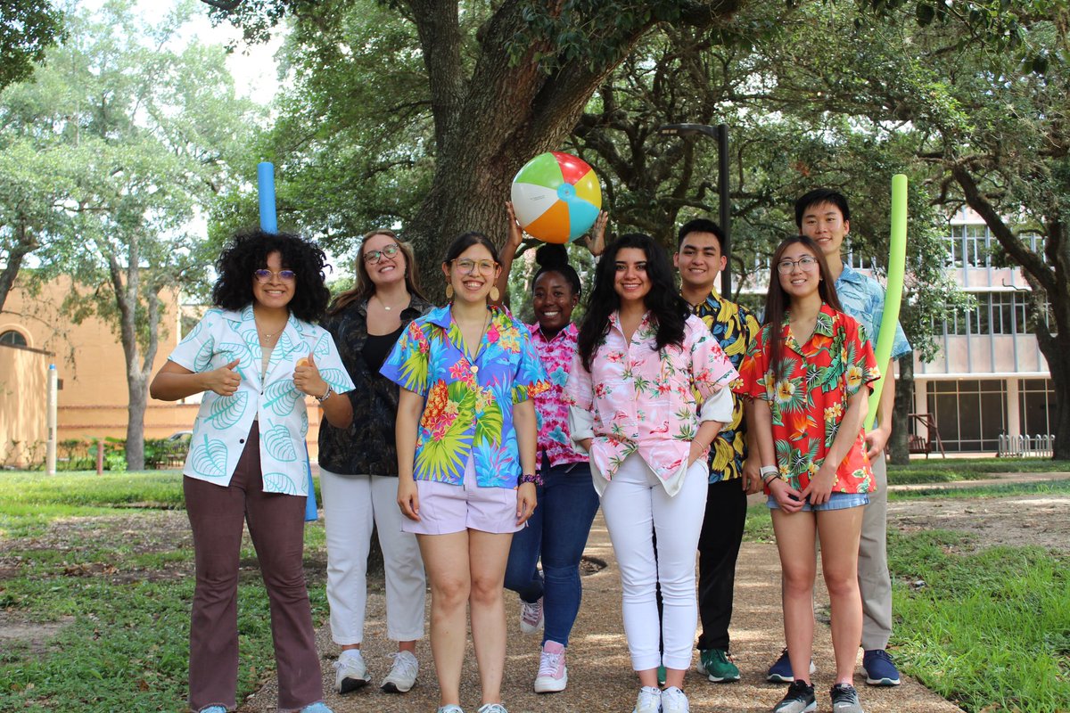 It’s summer time☀️☀️☀️ for the Yruegas group! Our chemistry isn’t the only thing that’s HOT in Houston!