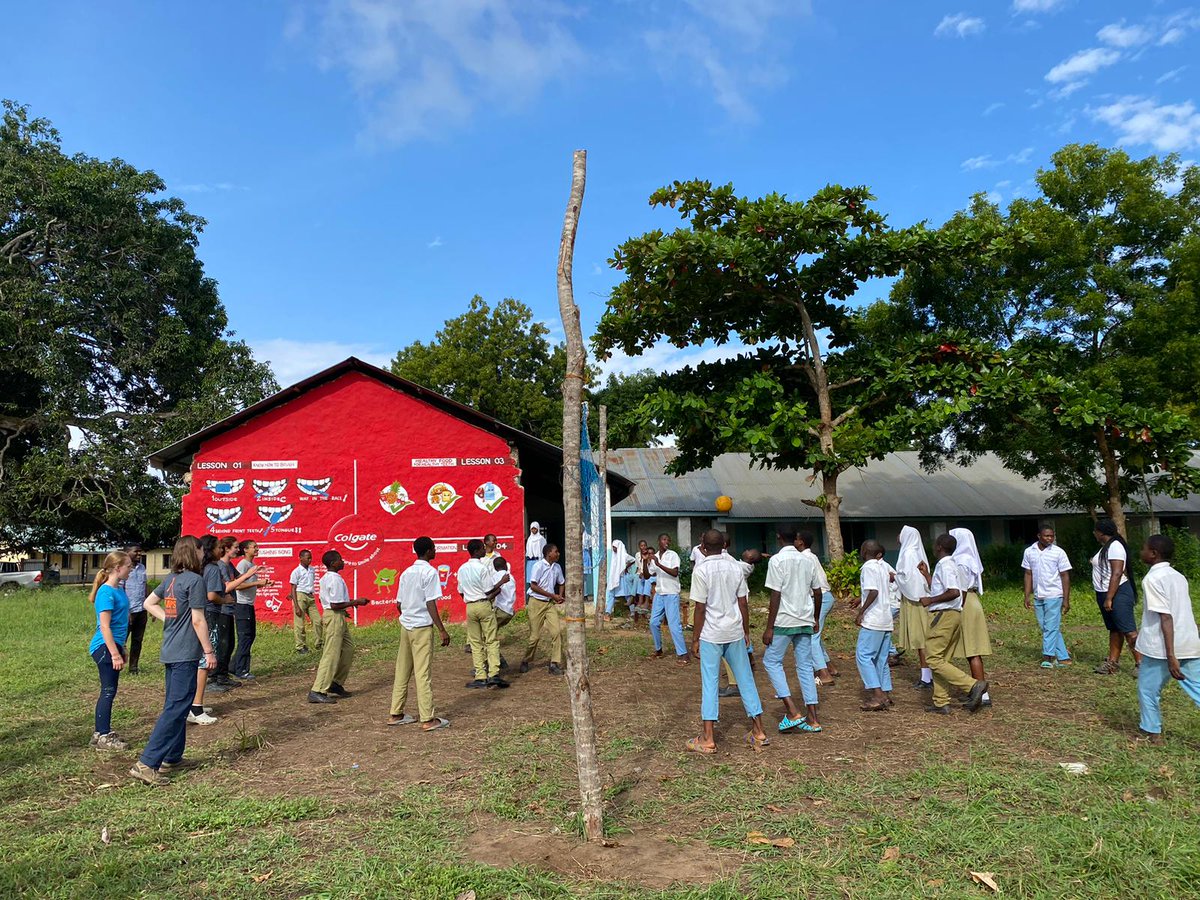 campkenya's tweet photo. Enjoying a competitive game of volleyball 🏐 on #teamkasa's last day at the local school 😍#campmuhaka #culturalinteraction #campseffect @CampsInt https://t.co/76JG2HE62v