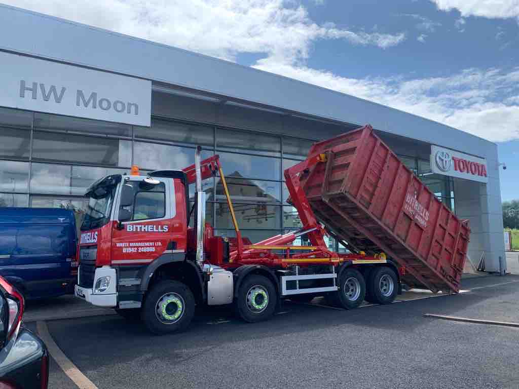 A new Harsh HH26 hookloader out working on handover. 

#Harsh #Hookloader #Recycling