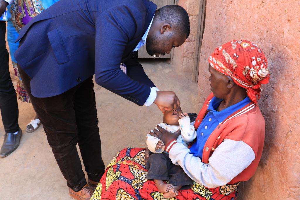 Kuri iki gicamunsi, Mayor w'agateganyo Mulindwa ari kumwe na DG wa <a href="/MurundaHospital/">Murunda District Hospital</a> Dr <a href="/nkunzipeter/">Nkunzimana Jean Pier</a> yakurikiranye uburyo igikorwa cyo gukingira abana imbasa kiri gukorwa anatangiza igikorwa ku rwego rw'Akarere mu Murenge wa Mukura. Abana bari gukingirwa ni abatarengeje imyaka 7.