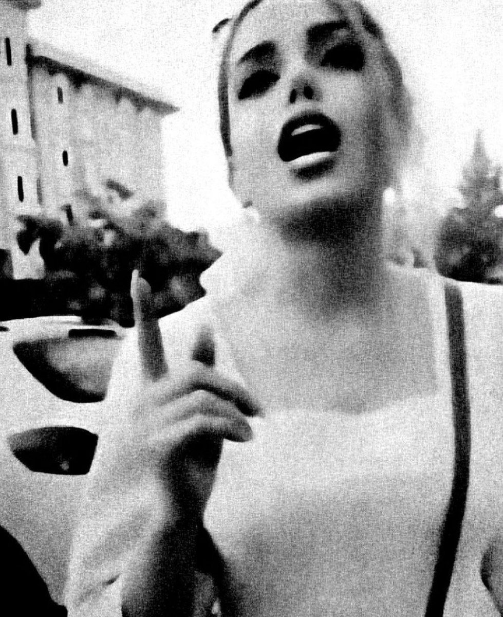 Iliaaaa6's tweet image. #پارمیدا_شهبازی کجاست؟؟؟؟؟؟
صدای این شیر زن باشیم.