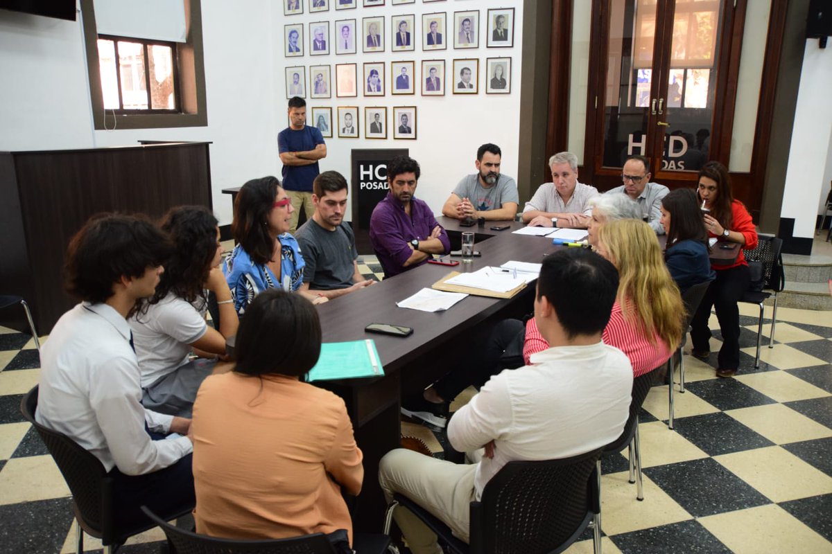hcdposadasok's tweet photo. El Pte de la Comisión de Cultura y Educación @rdearrechea acordó con los invitados realizar para este viernes una reunión extraordinaria con todas las partes involucradas para escuchar la propuesta @muniposadas https://t.co/HOya5oUhTO