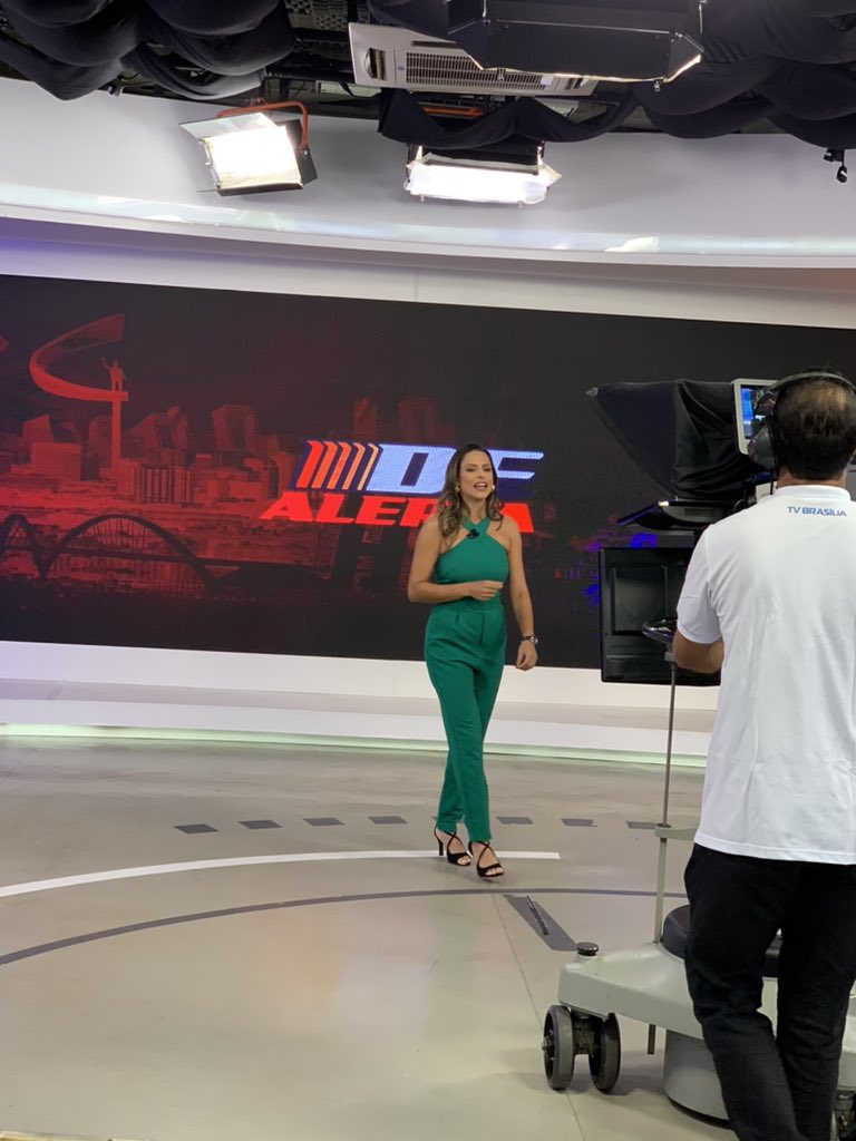 alex_morais_'s tweet image. Tem um telão agora 
#DFAlerta