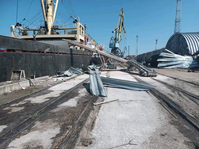 Rusi dronovima uništili ukrajinska skladišta žitarica na Dunavu F1z4DAvXoA4G1fX?format=jpg&name=small