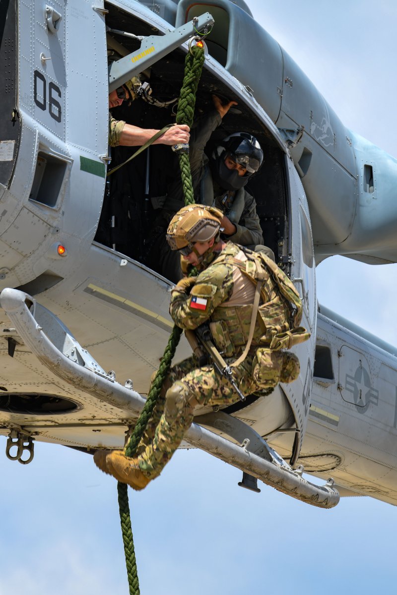 USSOCOM's tweet image. @USNavy #SEALs, #Marine Recon, and partner-nation special operations personnel conduct fast rope training and enhance maritime dominance during exercise #UNITASLXIV. 

The Colombian Navy hosts this year's #UNITAS with approximately 7,000 participants from 20 #partner nations.