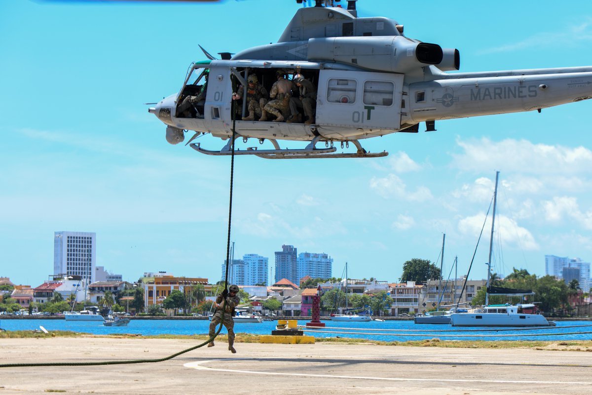 USSOCOM's tweet image. @USNavy #SEALs, #Marine Recon, and partner-nation special operations personnel conduct fast rope training and enhance maritime dominance during exercise #UNITASLXIV. 

The Colombian Navy hosts this year's #UNITAS with approximately 7,000 participants from 20 #partner nations.