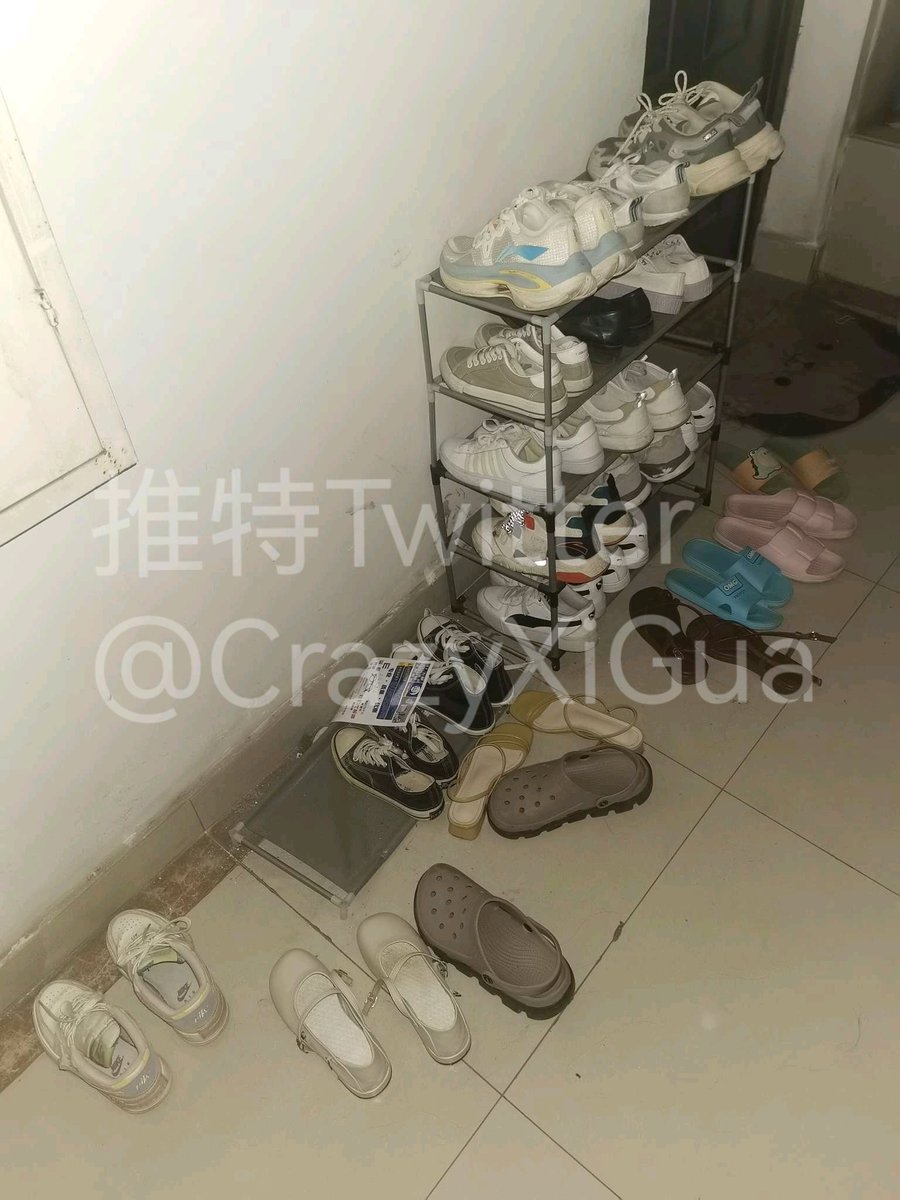 把玩小姐姐的Air Force 1马卡龙，门口的鞋架眼花缭乱，最后相中这双马卡龙，拿到楼道把玩，鞋子里还有淡淡的清香！射图稍后奉上！#玩鞋 https://t.co/T01Htk0PGZ