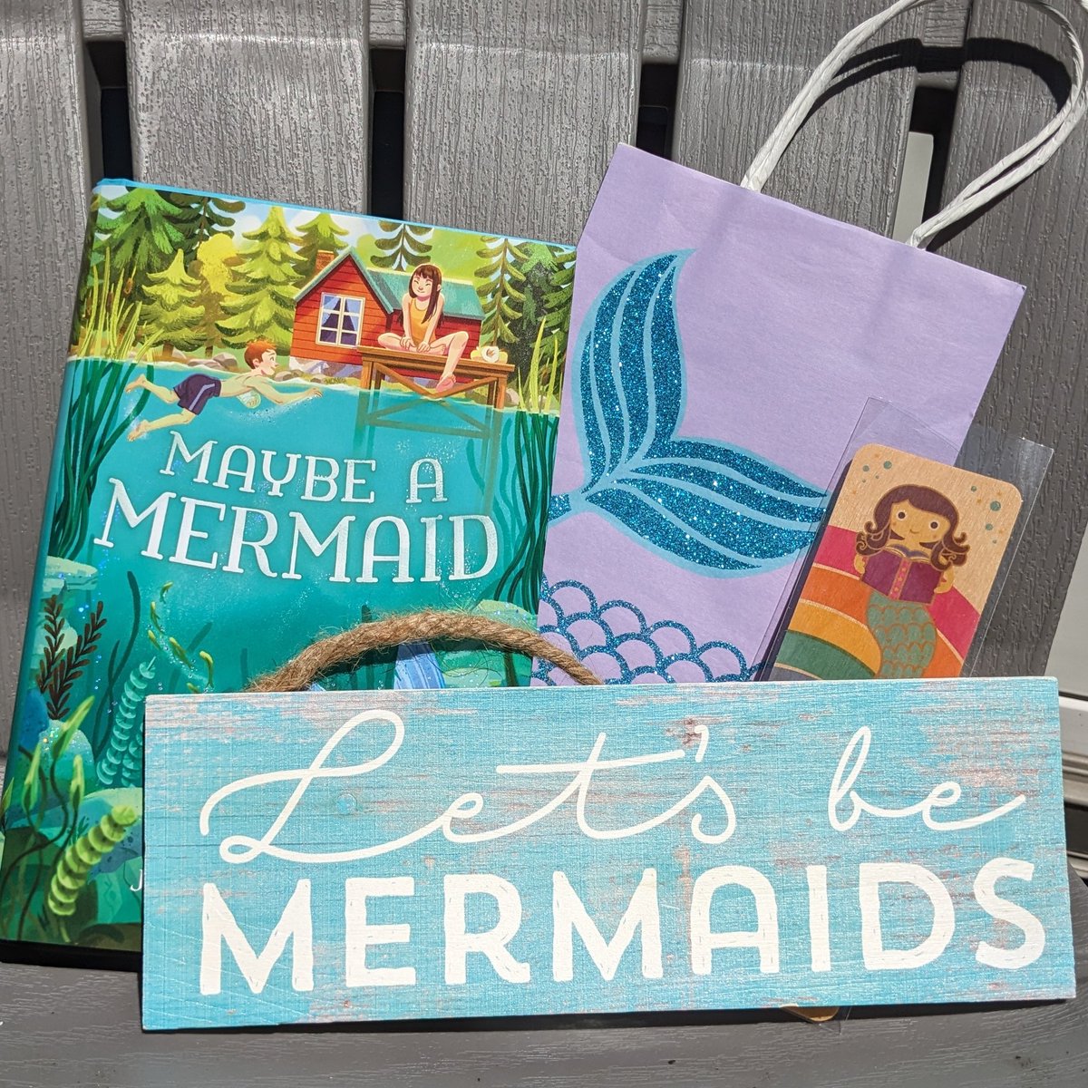 It's sunny and the birds are singing and I'm choosing to ignore the demise of 🐦 and instead celebrate summer with a joyful #kidlit #giveaway. If you're still here, too, RT & follow by 5pm EST on Sun 7/30 for a chance to win a book & some #Mermaid swag! US only. 💙🧜‍♀️🧜‍♂️