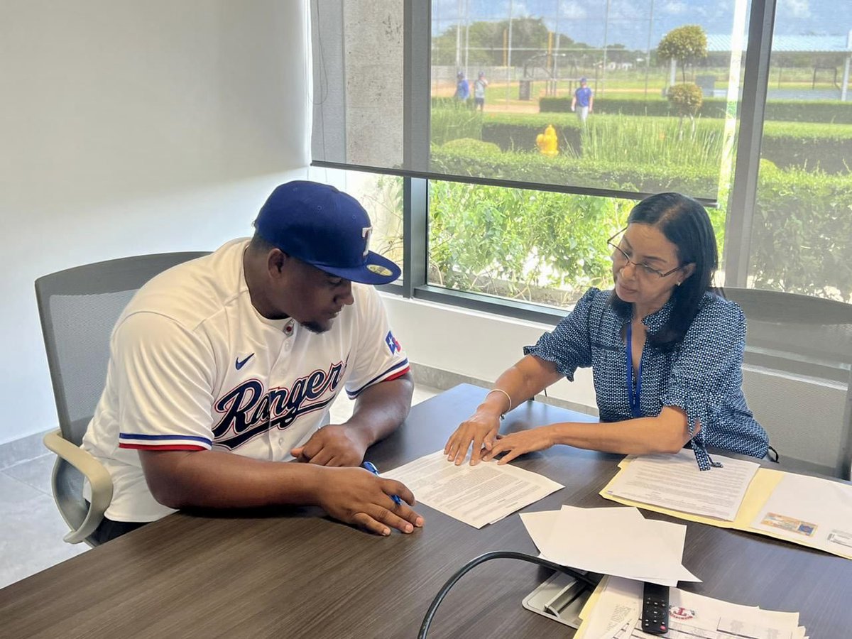Arturo Disla ✍️✅

It's official, he's a Texas Rangers❗️

🔥🔥🔥
