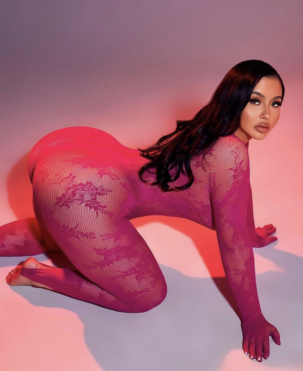 ⠀ ⠀⠀⠀❝ PAWG WHORE❞

⠀to be simple and straightforward, this PAWG is begging for a bad end so who’s down for it?