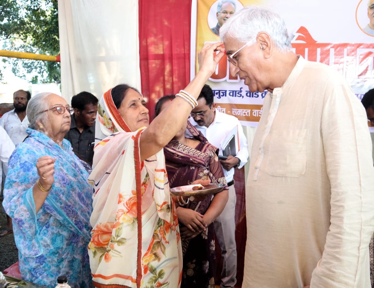 TS_SinghDeo's tweet photo. आज नगरपालिका निगम अम्बिकापुर, रामानुज वॉर्ड क्रमांक 32 में जन चौपाल कार्यक्रम में उपस्थित होकर वॉर्ड वासियों के समस्याओं से अवगत हुआ और समस्या के निराकरण के लिए सम्बंधित अधिकारियों/कर्मचारियों को निर्देशित करते हुए उन्हें समय पर पूरा करने को कहा। https://t.co/ixSzXjA35H