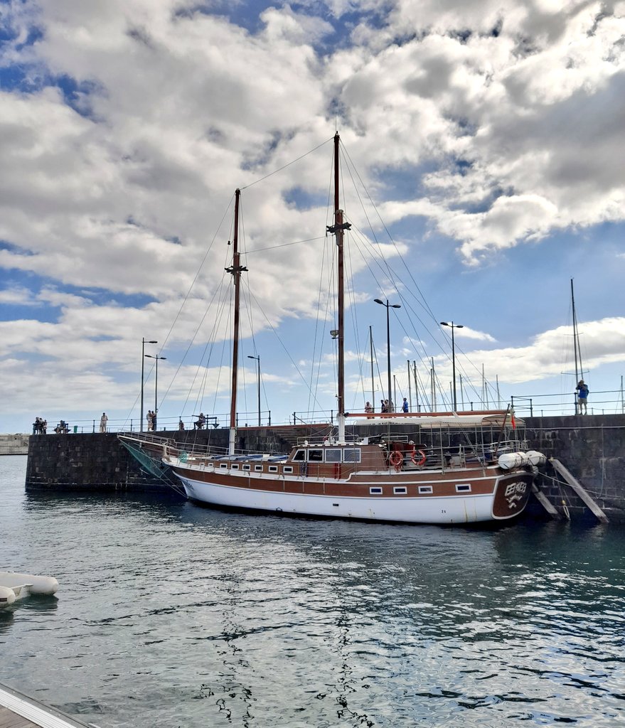 SilviaCorreia05's tweet photo. Good afternoon! 🌤
Port views. ⛵️⚓️
#MondayMotivation
#FunchalPort #Funchal #MadeiraIslands🏝 https://t.co/RK00zzehpv