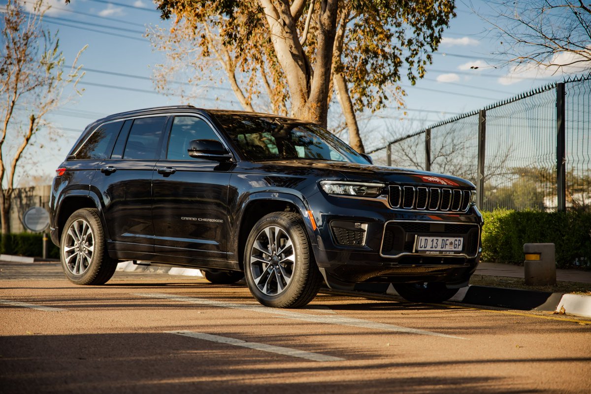 mpho_shami's tweet image. I recently got behind the wheel of the 5-seater @Jeep_SA Grand Cherokee. If you ask me, I much prefer this model over its 7-seater sibling. The range kicks off at a little over R1.3Million. My full review is now live on YouTube: youtu.be/Uw7CDAy0yyo Don't forget to subscribe!