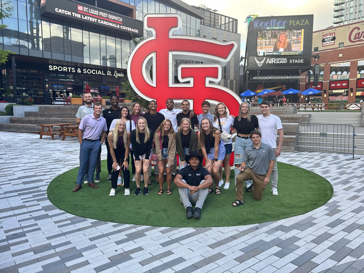 MVCsaac's tweet image. Annual MVC SAAC meetings RECAP‼️ 

This past weekend we met, in St. Louis, to discuss plans for this upcoming year, engage in professional development in our DiSC assessments, &amp;amp; volunteered in The Fresh Start Community Garden with @UnitedWaySTL‼️ 

#MVCSAAC | #TheValleyRunsDeep