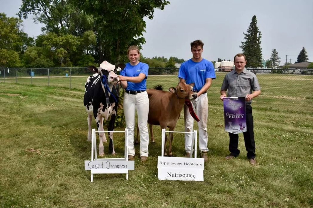 Thank you to all the exhibitors and sponsors for making the 2023 MB Heifer show a success.  And a huge thank you to Carol Boonstoppel for putting in so many hours planning this show, it was appreciated by all.