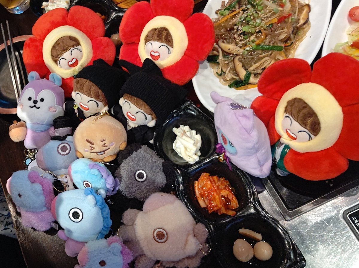 tatukitichan's tweet photo. 先週末。お誘い頂き行ってきました!
夜から祭りの手伝いあって先に帰りましたが😮´-
ホソクさんのお祝い良かったな。
ありがとうございました☺🙏
一周年おめでとう!
HOPEedition楽しみにしてるね✨
#1YearWithJackInTheBox
#jhope https://t.co/BXs1JeuNur