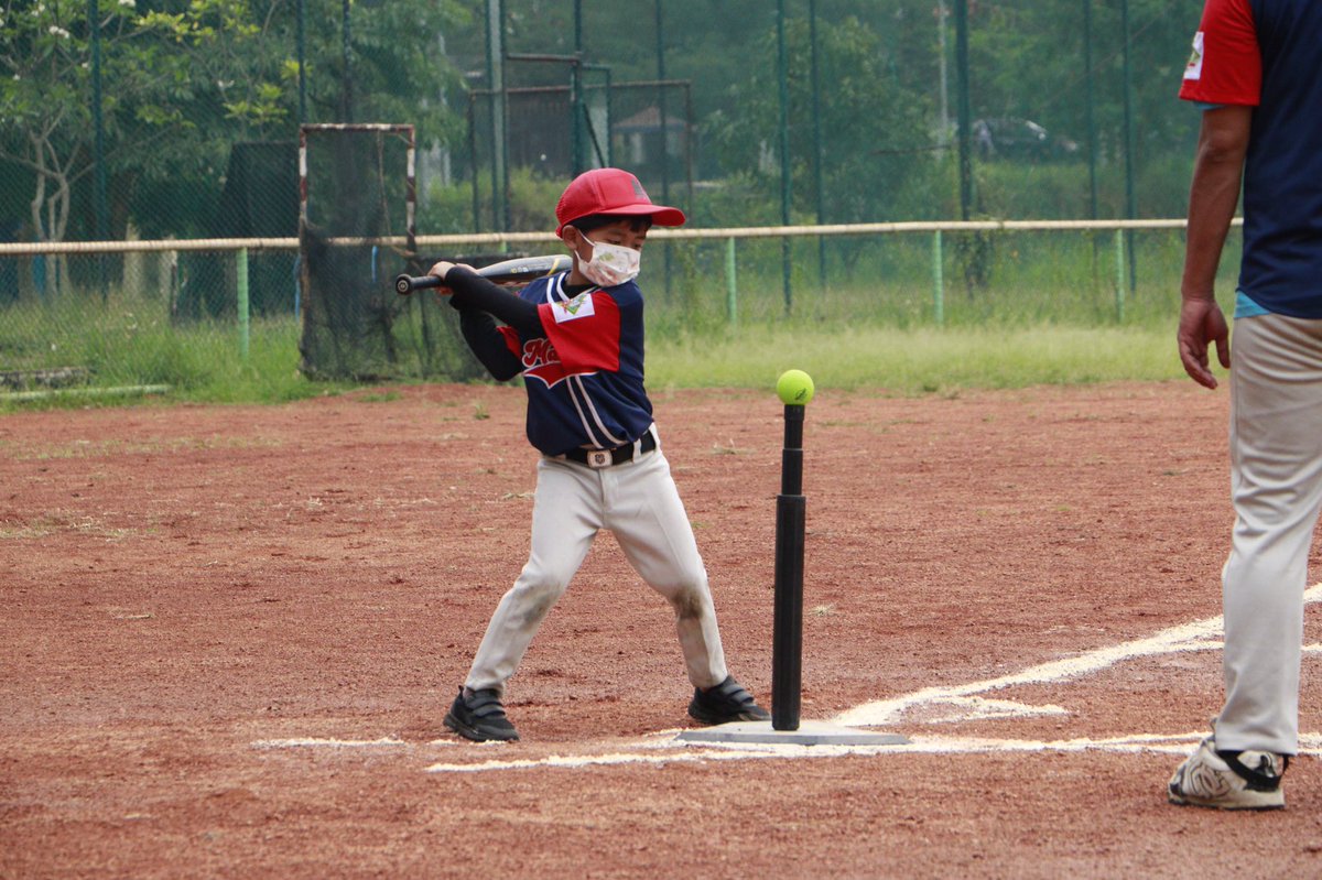 anggicau's tweet image. Pengelompokan usia dini ini dimulai dari U-8 (6-8th) ini sering disebut juga T-Ball, mainnya masih pake batting tee untuk “nyimpen” bola sebelum dipukul ( batting ). #BaseballKids