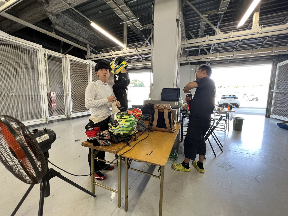 BuzzRacing2's tweet photo. 二日間の鈴鹿テストが終わりました!
来週はいよいよFIA-F4 Rd.3の富士スピードウェイです🗻
それにしても暑かった💦
皆さんも熱中症に気をつけてください☀️
#ATEAMBuzzRacing
#FIAF4
#鈴鹿サーキット
#鈴鹿市
#練習
#熱中症 https://t.co/OAwKx2uu7i