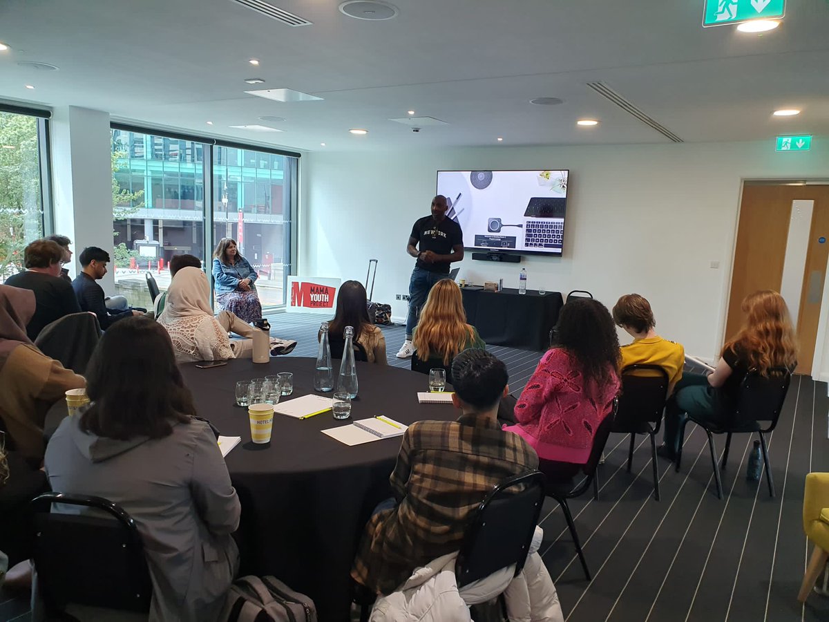 MAMAYouth's tweet photo. Thank you to Sky Sports presenter and former world champion boxer @SkyJohnnyNelson for speaking with our trainees and highlighting the importance of discipline and changing your mindset.
Thanks to @hotelfootballuk for being so accommodating to us!
#MAMAYouthProject #Training https://t.co/TXSLn2HH8F