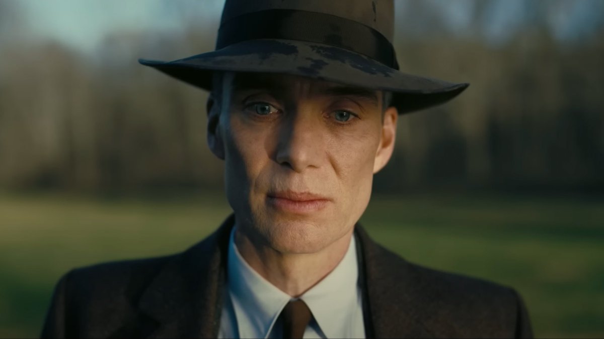 #Oppenheimer stupendo. Visivamente potente e insieme intimista, anche grazie ai lunghi e spettacolari primi piani di un Cillian Murphy magnetico, sicuro Oscar 2023 come miglior attore protagonista.
Non lo scaricate che va visto al cinema!