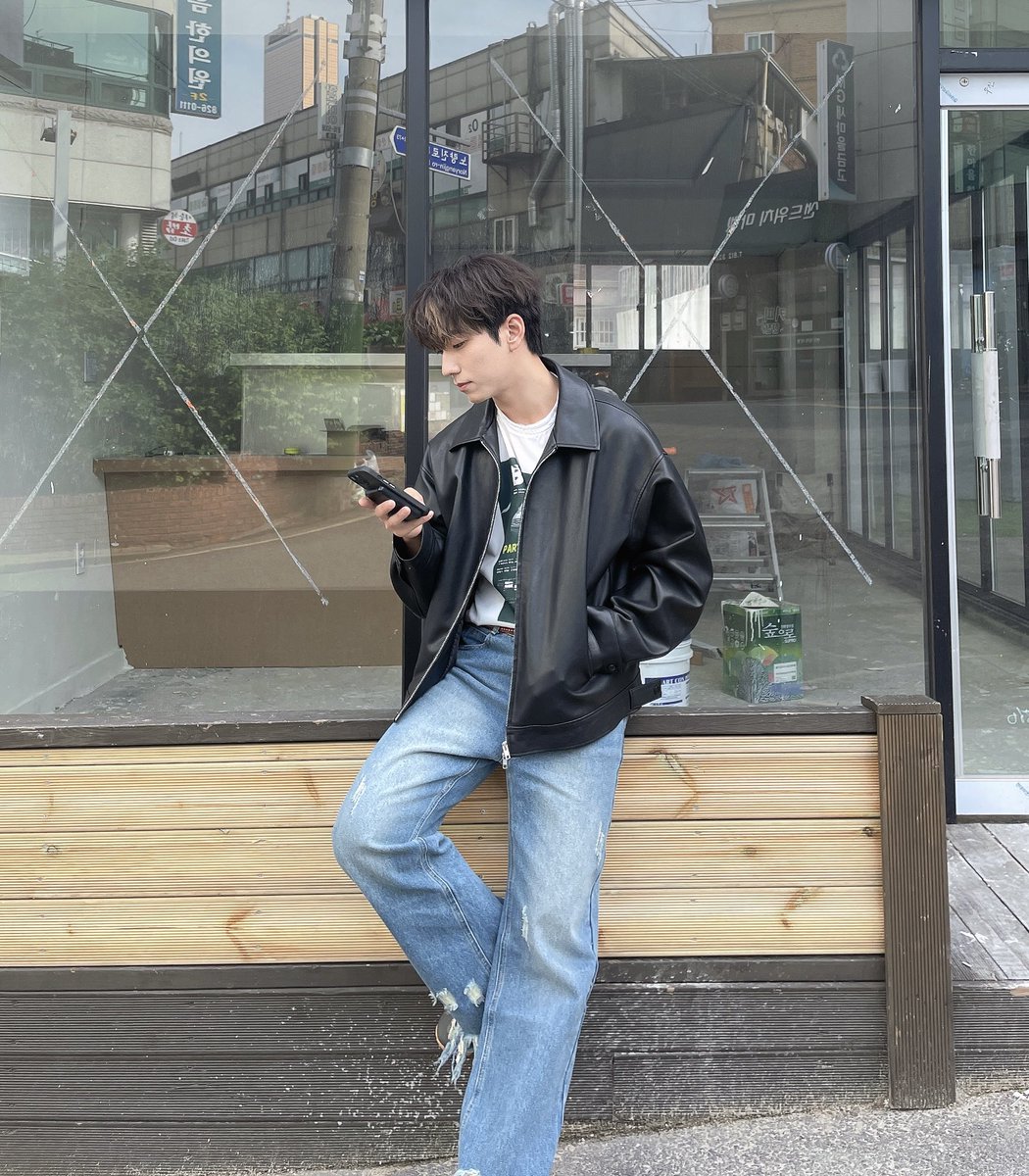 XH_official's tweet image. 생신 축하드립니다 건일이형아! 얼마 전에는 든든한 형이었는데 이제는 단단한 형이 되었네요 ㅋㅋㅋ 꼭 무병장수 만수무강하시옵소서..

#xdinaryheroes #건일 #가온