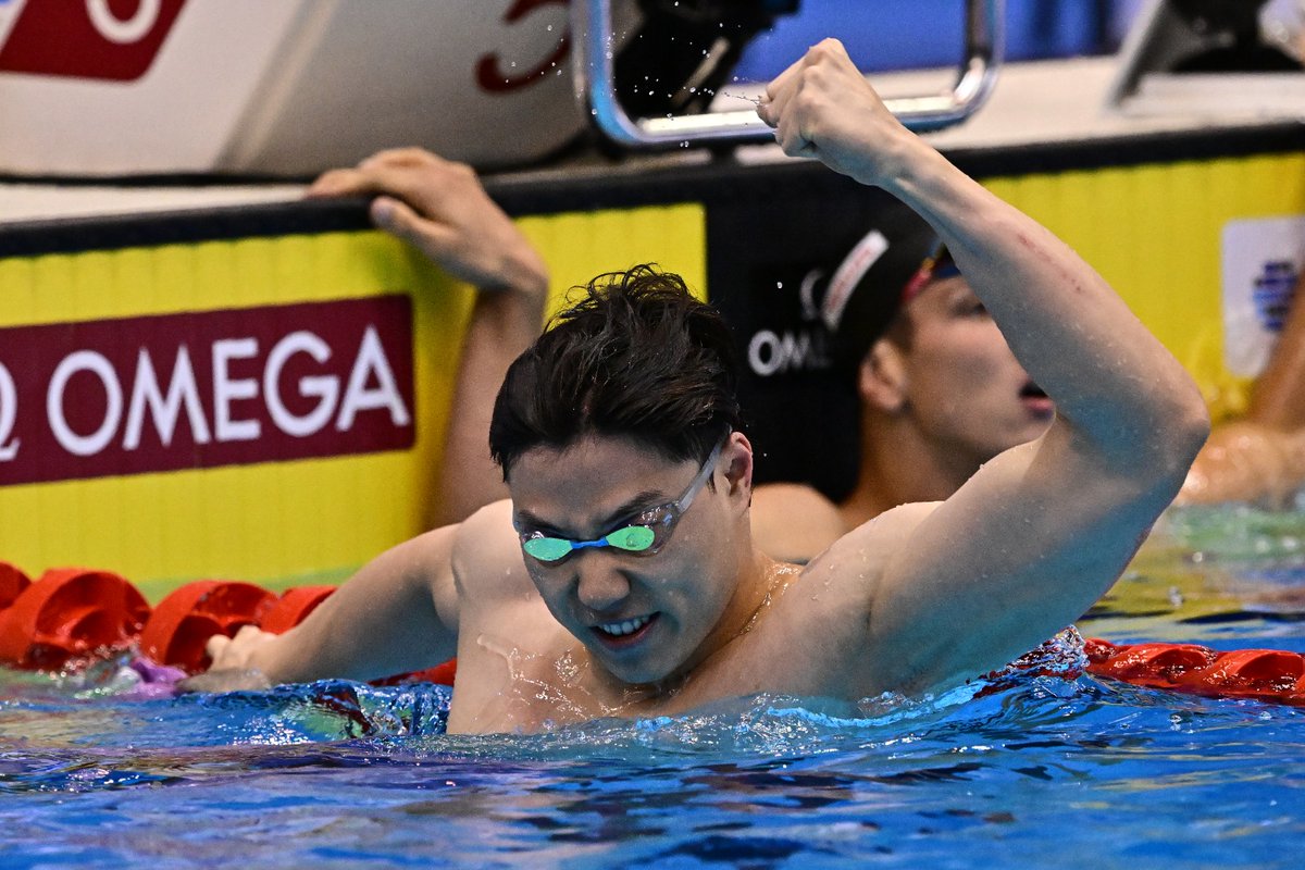 WorldAquatics's tweet photo. 🇨🇳Haiyang QIN takes the win in the 100m Breaststroke Final in 57.69 and a new Asian Record 😱

Triple tie for second in 58.72😱
🥈Nicolo MARTINENGHI
🥈Arno KAMMINGA
🥈Nic FINK https://t.co/Q7jKu1iqx4