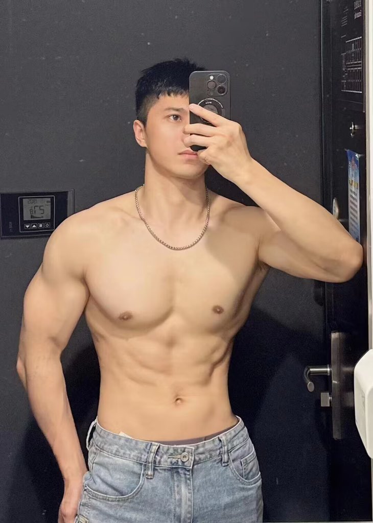 putritianti2's tweet photo. #男士spa #按摩推油 #mb #男模 
#男同 #gay #同志男男 #spa
 #rush #同城按摩推油 
#同城服务
预约加QQ 323371772 https://t.co/qjlh3dRU0f
