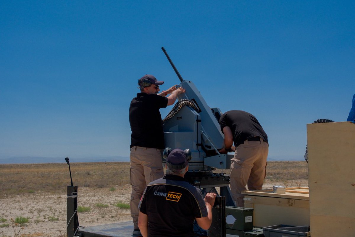 defensehere_ar's tweet image. 📌أكملت منظومة الأسلحة التي يتم التحكم فيها عن بعد الذي طورته شركة &quot;يوني روبوتيكس&quot; التركية #UNIROBOTICS التابعة لمجموعة &quot;سامسون يورت&quot; للصناعات الدفاعية، بنجاح آخر إختبار لإطلاق النار قبل بدء اختبارات القبول.
🔗defensehere.com/ar/%d9%85%d9%8…