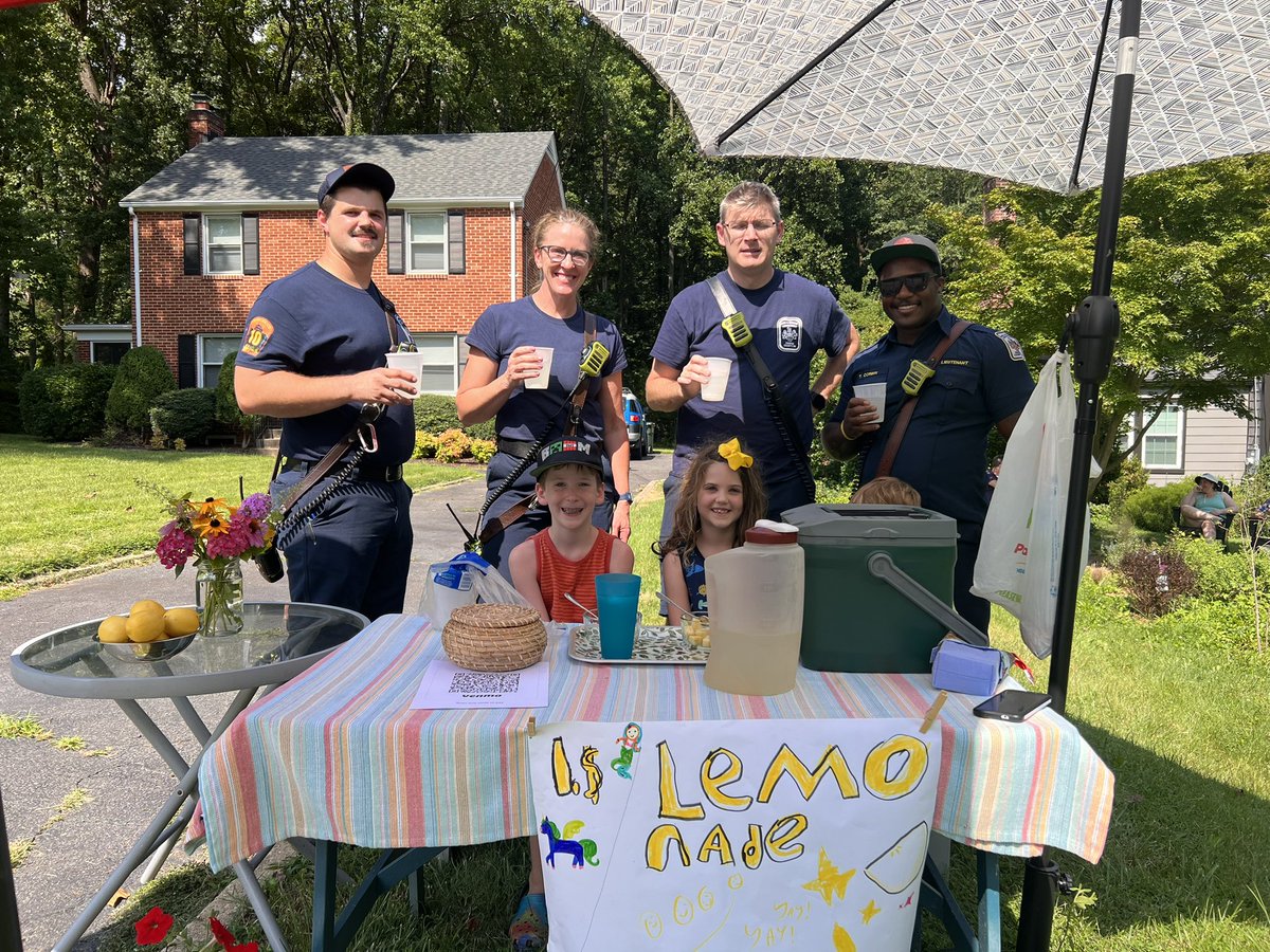 Had the pleasure of seeing these young entrepreneurs after a medical run. So we had to patron their stand. They even took @Venmo .
#BestJobInTheWorld
#community1st #FCFRD #SevenCornersFS28