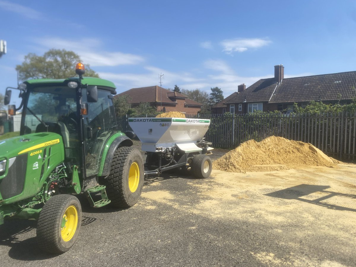 LtdGarson's tweet photo. Not a good morning!!!! please everyone keep your eyes open for a jd 4466r and a Dakota 412 as we had our nicked over the weekend in Gary’s essex 😡😡😡😡🤬🤬 @Tuckwells_Rob @CampeyTurfCare @Benjaytaylor https://t.co/XPufjml3qs