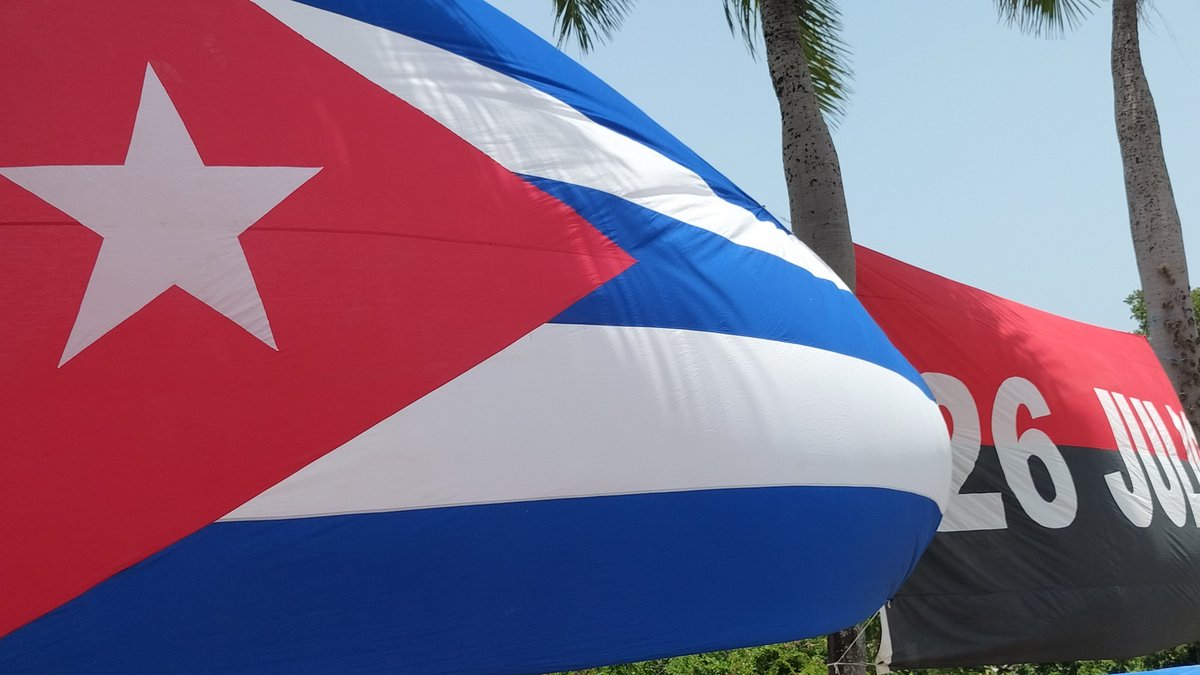 “Al verla hoy, al ver el sitial tan alto en que hemos situado nuestra bandera, me sentí tan feliz que vi en ese minuto premiados todos los sacrificios que hemos hecho y todos los sacrificios que tengamos que hacer en lo adelante”.

Fidel

#70Moncada 
#ConTodosLaVictoria