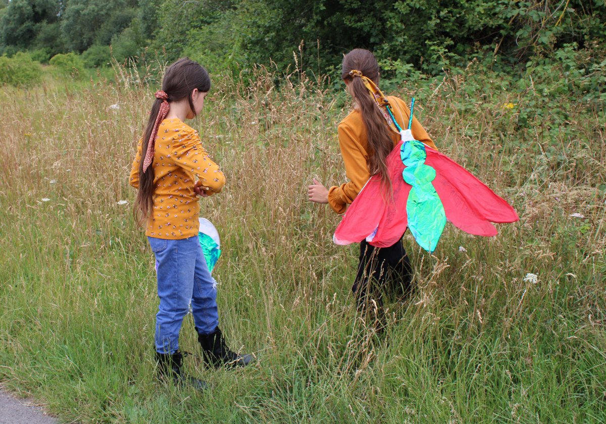 Families from Halles Hub community centre and the L30 Centre have been inspired by local wildlife and #NextdoorNature! They created some amazing butterflies and bees at workshops led by community artist Pam Sullivan 🦋