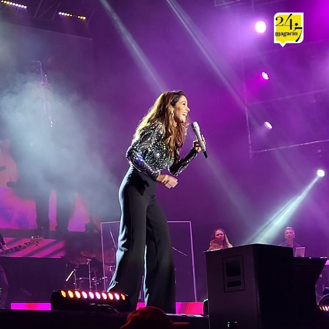 LiAlmeida05's tweet photo. Buenos dias a esa persona que  alegra mis  dias con su musica, con su alegria, con su amor 😍 Buenos días @LuceroMexico https://t.co/5l84DlLoE4