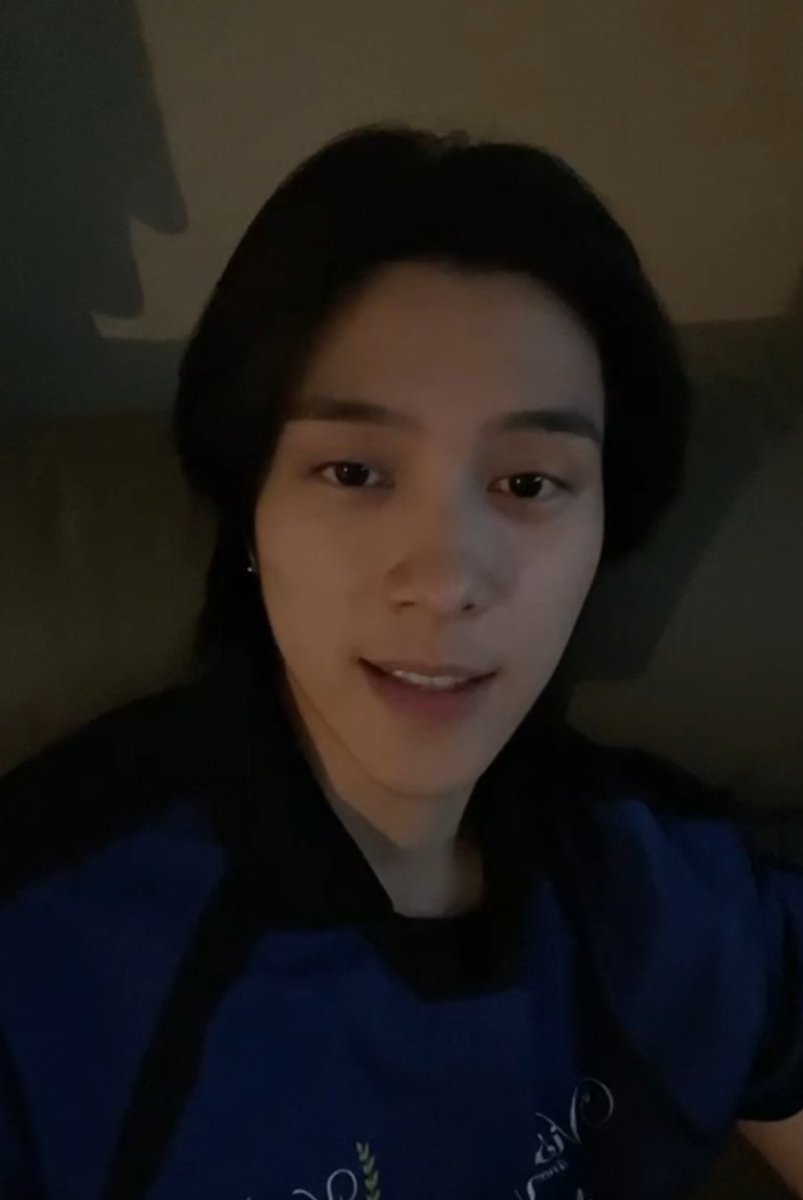 vetricour's tweet photo. My handsome cutie patootie hendery 🥺🩷 thanks for the live today🥰 https://t.co/SYDygbrW4u